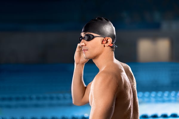 SHOKZ OpenSwim Pro Headset Trådløs Halsbånd Sport Bluetooth Sort, Rød