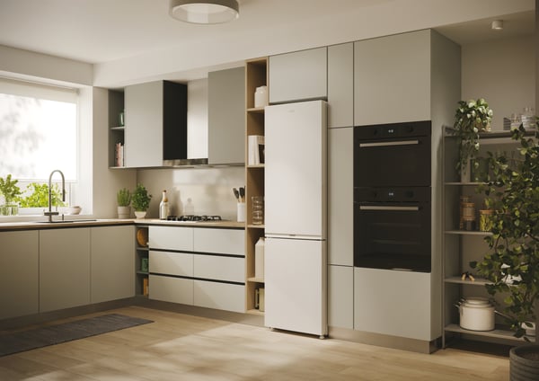 Candy Fresco CNCQ2T518EW Fritstående 279 L Hvid