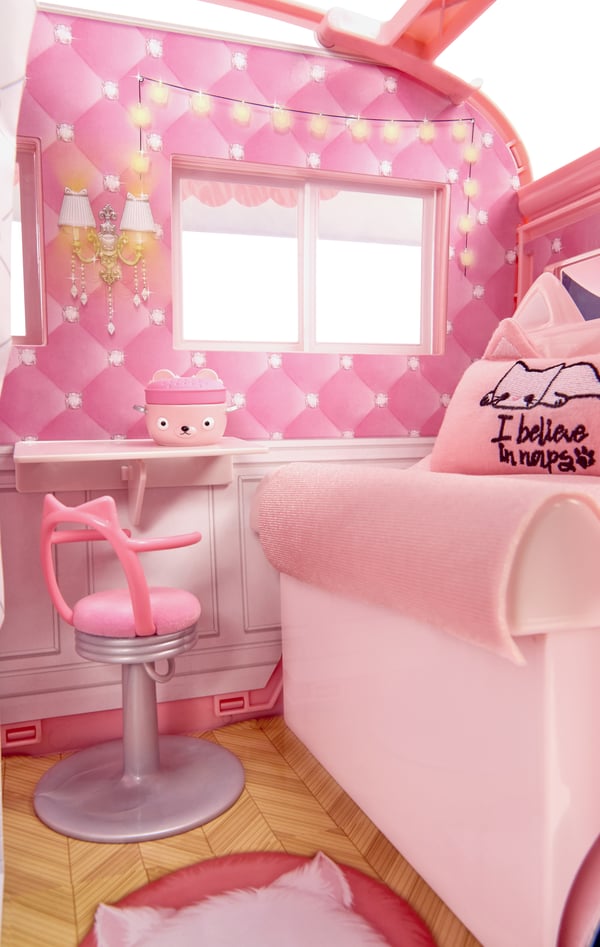 Na! Na! Na! Surprise Kitty-Cat Camper