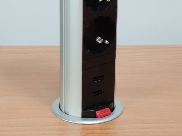 Equip 333304 strømforsyningsenhed (PDU) 3 AC stikkontakt(er) Sort, Sølv