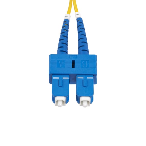 StarTech.com 2 m fiberoptisk SC- till SC-duplexkabel (UPC) med OS2-enkelläge, 9/125 µm, 40G/100G, böjningsokänslig, låg insättningsförlust, LSZH-fiberpatchkabel