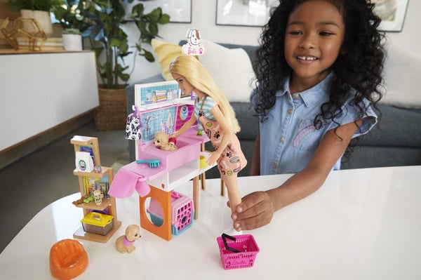 Barbie Barbie-dukke og -dyrebutik med 4 dyr og tilbehør, til 3-7-årige