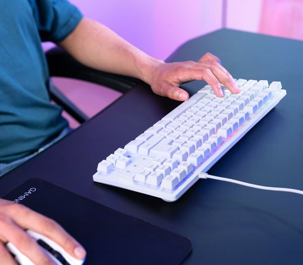 Trust GXT 833W Thado tangentbord Spela USB QWERTY Spansk Vit