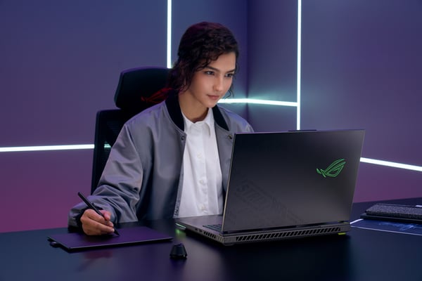 ASUS ROG Strix G18 G814PM-S9012W AMD Ryzen™ 9 7940HX Laptop 45,7 cm (18") 2.5K 16 GB DDR5-SDRAM 1 TB SSD NVIDIA GeForce RTX 5060 Wi-Fi 6E (802.11ax) Windows 11 Home Grå QWERTY Hollandsk