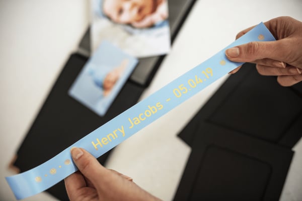 Brother TZE-RL54 etikettien kirjoitusnauha Gold on blue