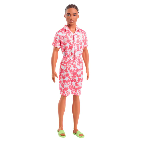 Barbie Fashionistas Ken-dukke nr. 235 i jumpsuit med Hawaii-print og grønne sandaler, brunt hår Barbie Fashionistas Ken-dukke nr. 235 i jumpsuit med Hawaii-print og grønne sandaler, brunt hår