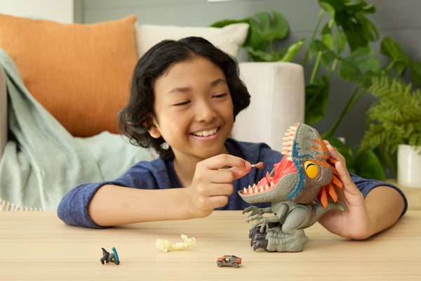 Jurassic World Fierce Feeder Velociraptor-dinosaurie med interaktiv svälj- och spottfunktion