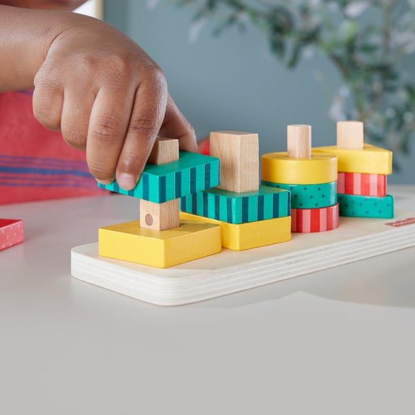 Fisher-Price stabletårn i træ til sorteringsleg for tumlinger, 13 dele i træ