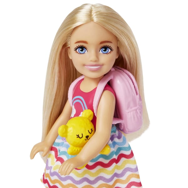Barbie Dreamhouse Adventures Chelsea-dukke og tilbehør, lille dukke rejsesæt med hundehvalp og 6 dele