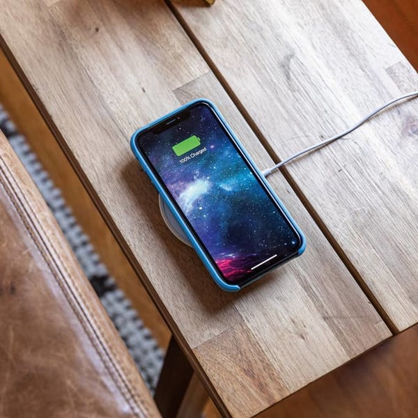 mophie Wireless charging pad with E.U. Plug Adapter Headset, Smartphone Hvid Vekselstrøm Trådløs opladning Indendørs
