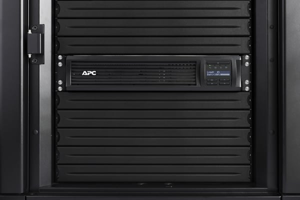 APC SMT1500RMI2UC UPS-enhed Interaktivt indgangsstik 1,5 kVA 1000 W 4 AC stikkontakt(er)