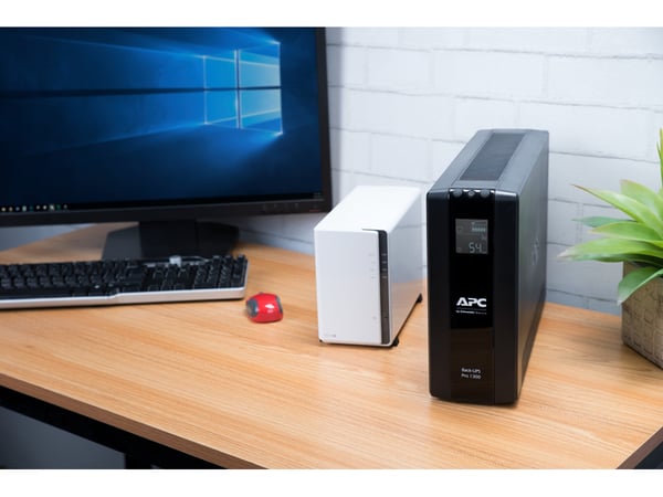 APC BR1300MI UPS-virtalähde Linjainteraktiivinen 1,3 kVA 780 W 8 AC-pistorasia(a)