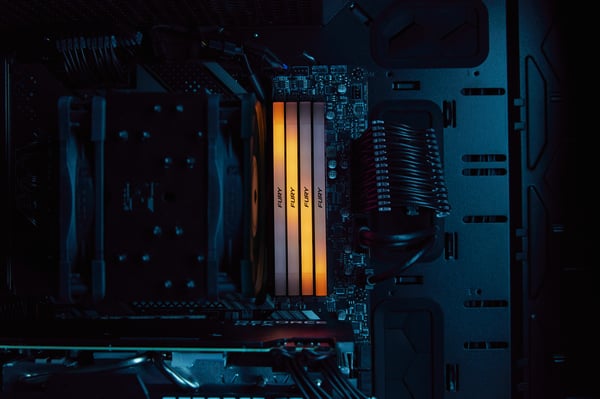 Kingston Technology FURY 16 Gt 3200 MT/s DDR4 CL16 DIMM (2 kpl:n pakkaus) Renegade RGB