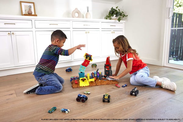 Hot Wheels Monster Trucks ARENA SMASHERS Tiger Shark Spin-Out Challenge
