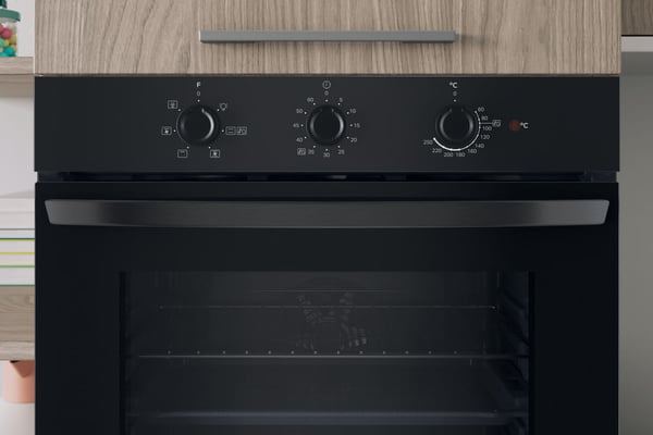 Indesit IO 235H B 66 L Sort