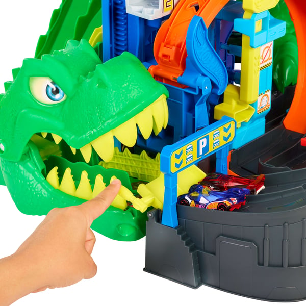 Hot Wheels City Det ultimata T-Rex-garaget med 2 leksaksbilar och förvaring av över 50 bilar, tävla och utför stunttrick, dinosauriefiende