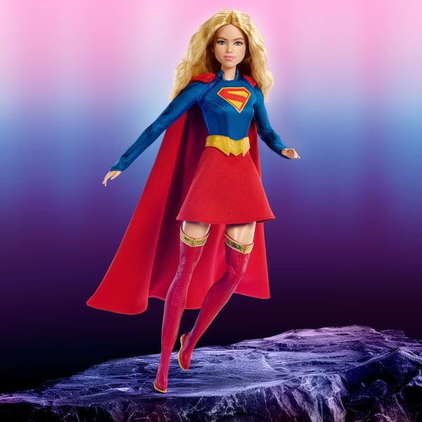 Barbie Signature DC Supergirl-modedocka, superhjältedräkt med cape