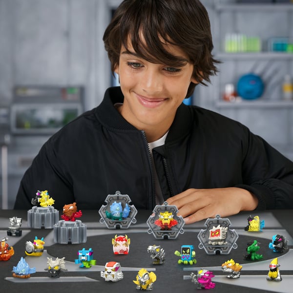 Moose Toys MrBeast Lab Swarms Hyper Fusion Chaos XL pack
