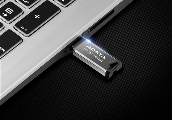 ADATA UV250 USB-nøgle 32 GB USB Type-A 2.0 Sølv