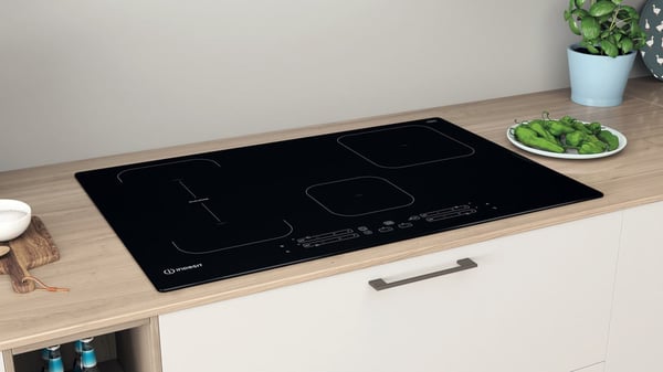 Indesit IB 21B77 NE Svart Inbyggd 77 cm Induktionshäll med zon 4 zone(s)