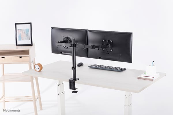 Neomounts FPMA-D550DBLACK monitorin kiinnike ja jalusta 81,3 cm (32") Vastaanotto Musta