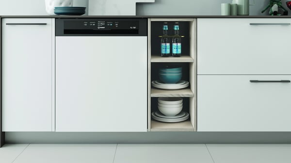 Indesit I3B L634 B Puolittain integroitu 14 paikkoja