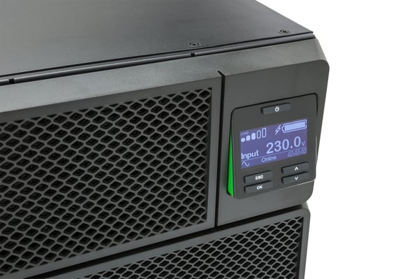 APC Smart-UPS On-Line UPS-virtalähde Taajuuden kaksoismuunnos (verkossa) 6 kVA 6000 W 10 AC-pistorasia(a)