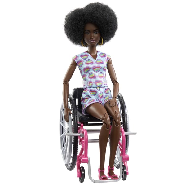 Barbie Fashionistas -nukke #194, pyörätuoli ja ramppi, kiharat ruskeat hiukset, haalari ja tarvikkeita