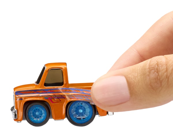 MGA Entertainment CarTuned Custom Model Kit - 1987 Chevy C10