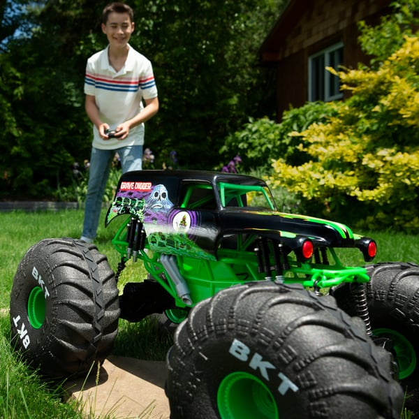Monster Jam Mega Grave Digger RC