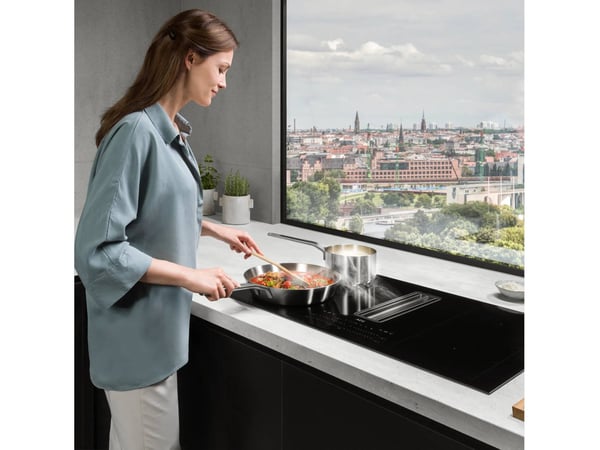 AEG CCE84779FB Sort Indbygget 83 cm Zone induktionskogeplade 4 zone(s) Indbygget hætte