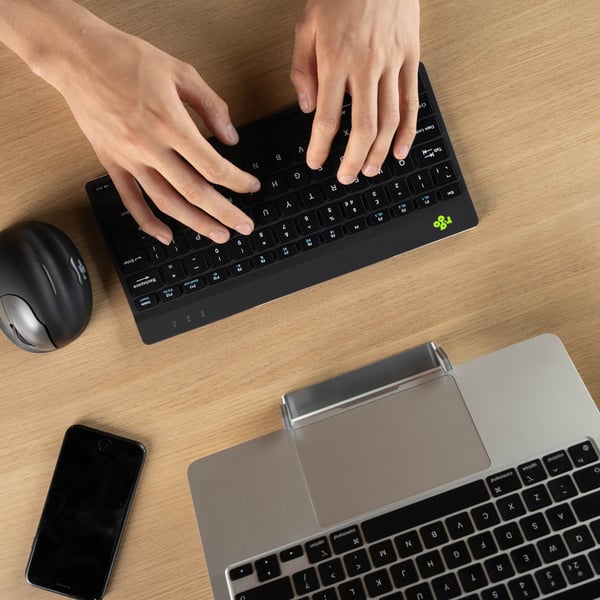 R-Go Tools Ergonomisch toetsenbord R-Go Compact Break, compact toetsenbord met pauzesoftware, QWERTY (IT), Bluetooth, zwart