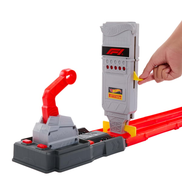 Hot Wheels City Racing Formula 1 Startfelt-banesæt og 2 metalstøbte F1-biler i størrelsesforholdet 1:64