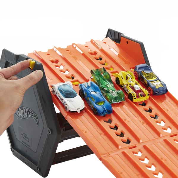 Hot Wheels Action Roll Out Raceway, track set