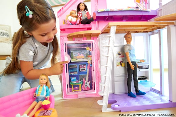 Barbie Malibu House-dockhus med 2 våningar som kan göras om, samt mer än 25 delar