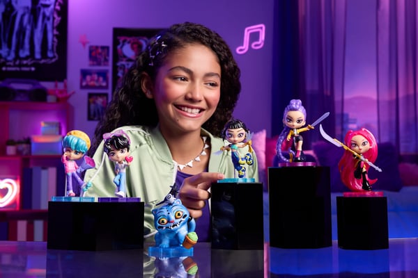 Mattel KPop Demon Hunters-figur, 9 cm leksak föreställande fansens favoritkaraktär (stilen kan variera)