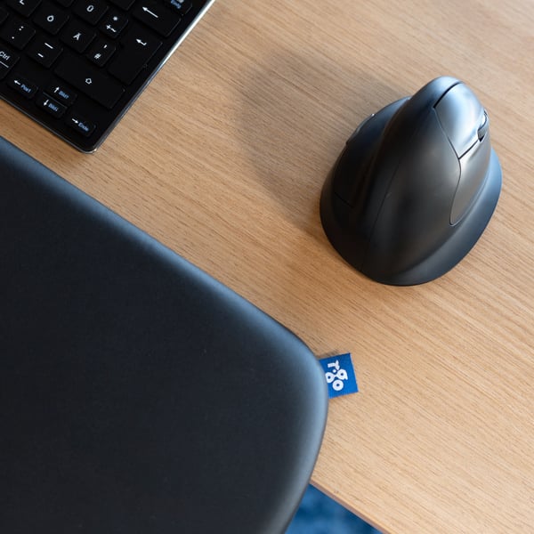 R-Go Tools Armstöd R-Go, ergonomiskt, symmetriskt med utskärning för magen, mjuk skumfyllning, svart