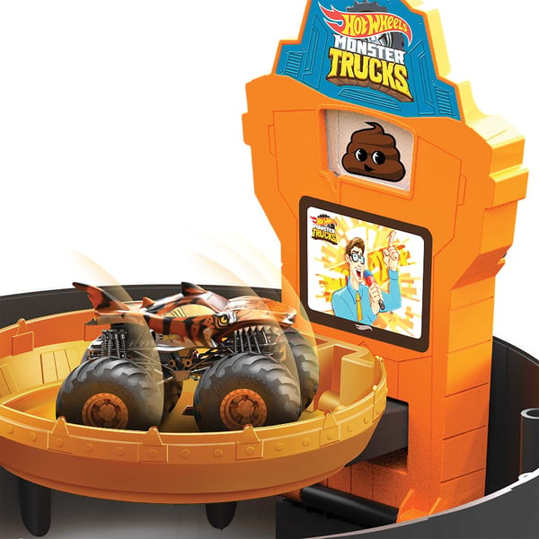 Hot Wheels Monster Trucks Stunt Tire-legesæt åbnes og bliver til en arena med en affyrer til to -biler i skala 1:64 eller en smadrende og ødelæggende Monstertruck gave til børn på 4 til 8 år