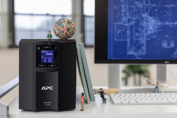 APC SMC1000IC UPS-enhed Interaktivt indgangsstik 1 kVA 600 W 8 AC stikkontakt(er)