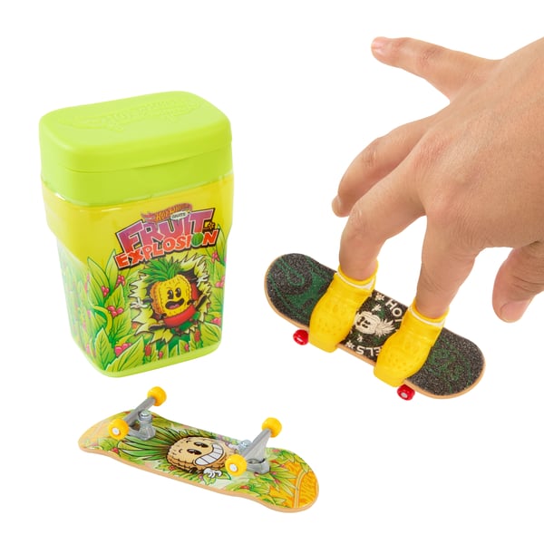Hot Wheels Action Skate-smagsvariant med 2 eksklusive fingerskateboards og 1 par aftagelige skatersko i opbevaringsæske