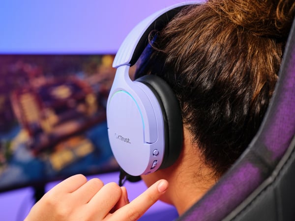 Trust GXT 491P FAYZO Kuulokkeet Langallinen & langaton Pääpanta Pelaaminen USB A-tyyppi Bluetooth Musta, Purppura