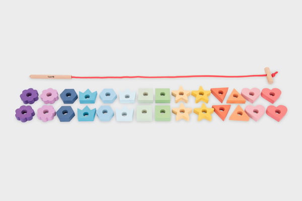 Tickit Rainbow Wooden Lacing Shapes motorspel