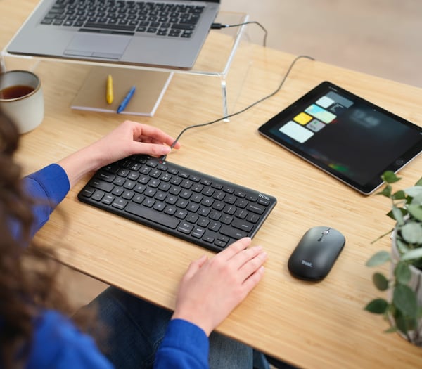 Trust Lyra näppäimistö Office USB + RF Wireless + Bluetooth QWERTY Espanja Musta