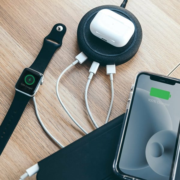 mophie Wireless Charging Hub Universel Sort Vekselstrøm Trådløs opladning Hurtig opladning Indendørs