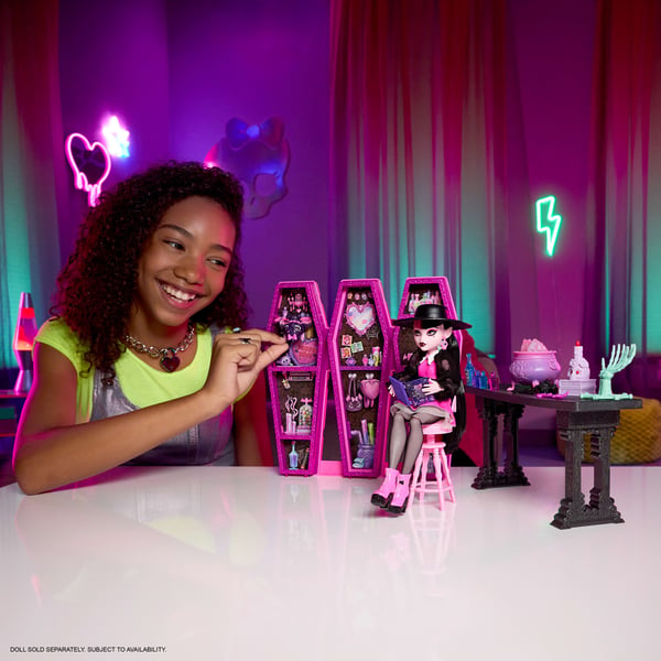 Monster High Draculaura Secret Potion Room-legesæt med 12+ stk. tilbehør og forvandlinger