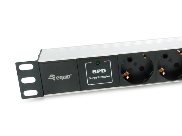 Equip 333315 strømforsyningsenhed (PDU) 7 AC stikkontakt(er) 1U Sort, Sølv