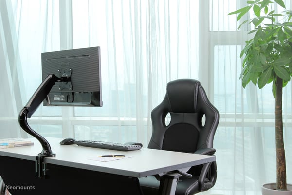 Neomounts NM-D500BLACK monitorin kiinnike ja jalusta 76,2 cm (30") Vastaanotto Musta