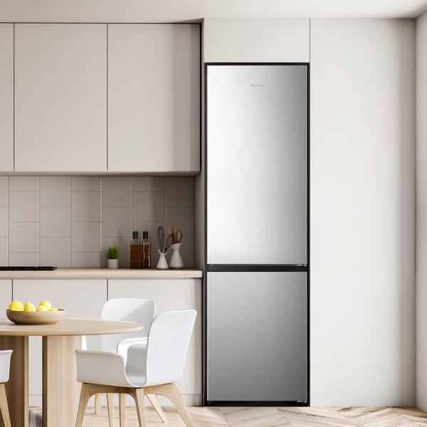 Hisense Fritstående køle /fryseskab med Multi Air Flow til jævn køling på alle hylder og Total NoFrost, der eliminerer behovet for afrimning. A energiklassen sikrer effektiv ydeevne og lavere dagligt energiforbrug.