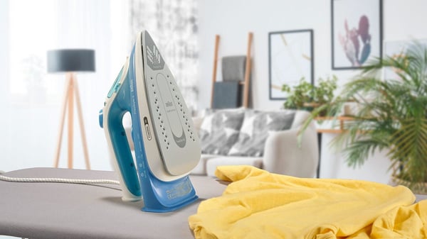 Braun FI 3144 BL Kuiva- & höyrysilitysrauta Keraaminen pohjalevy 2400 W Sininen