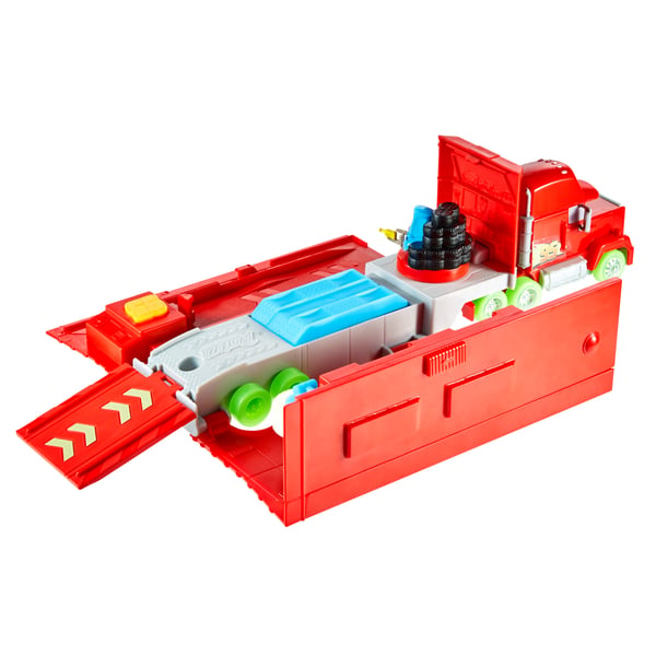 Disney Pixar Cars Disney och Pixar Bilar Glow Racers Förvandla Mack-lekset, självlysande 2-i-1-leksakslastbil och verkstad